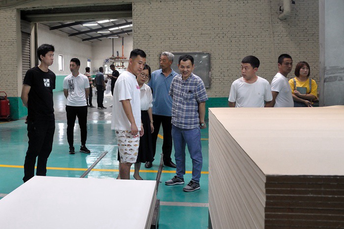 237.“如何实现组织变革——板材&家具企业研习沙龙”在正定举办7.jpg