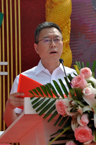香河县政府副县长刘凤顺国家发改委工业设计研究院院长姜洪成与香河